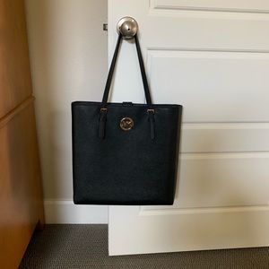 Michael Kors tote, black, in wonderful condition